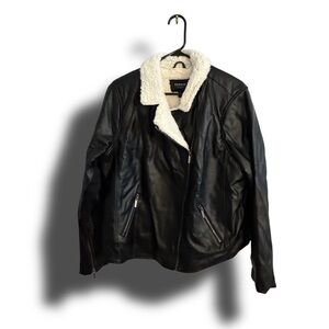 (H) NWOT Torrid new faux leather Sherpa bomber jacket sz 1 1x black white